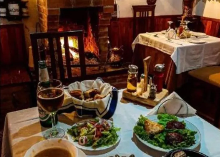 Emiliano Castle Of Pensionat Krujë