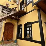 Pensión Emiliano Castle Of Krujë