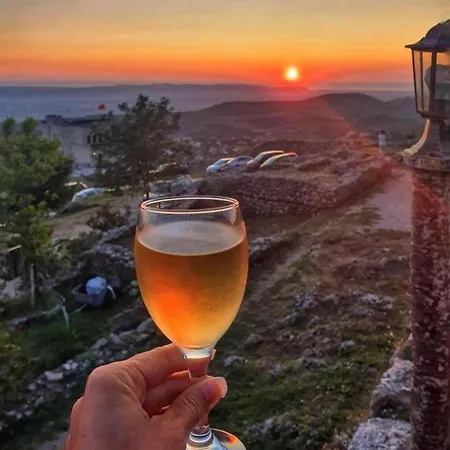 Pensión Emiliano Castle Of 2*