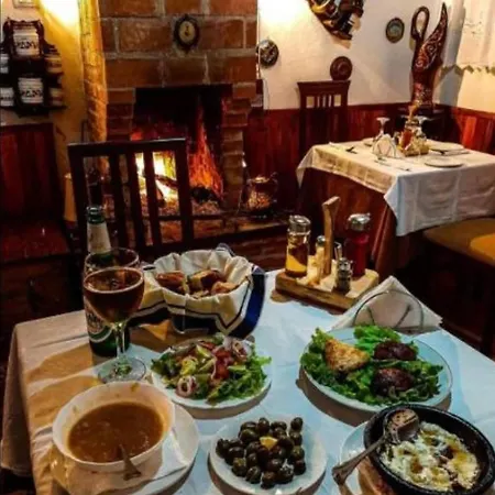 Emiliano Castle Of Pensión Krujë