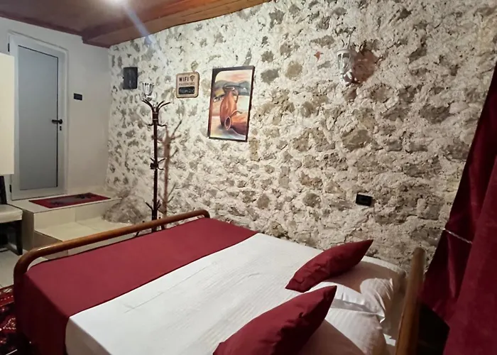 Emiliano Castle Of בית הארחה Krujë