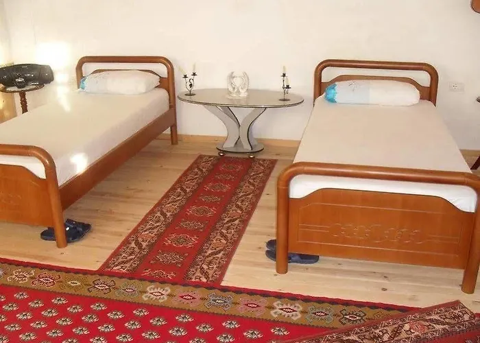 Emiliano Castle Of Pensión 2*